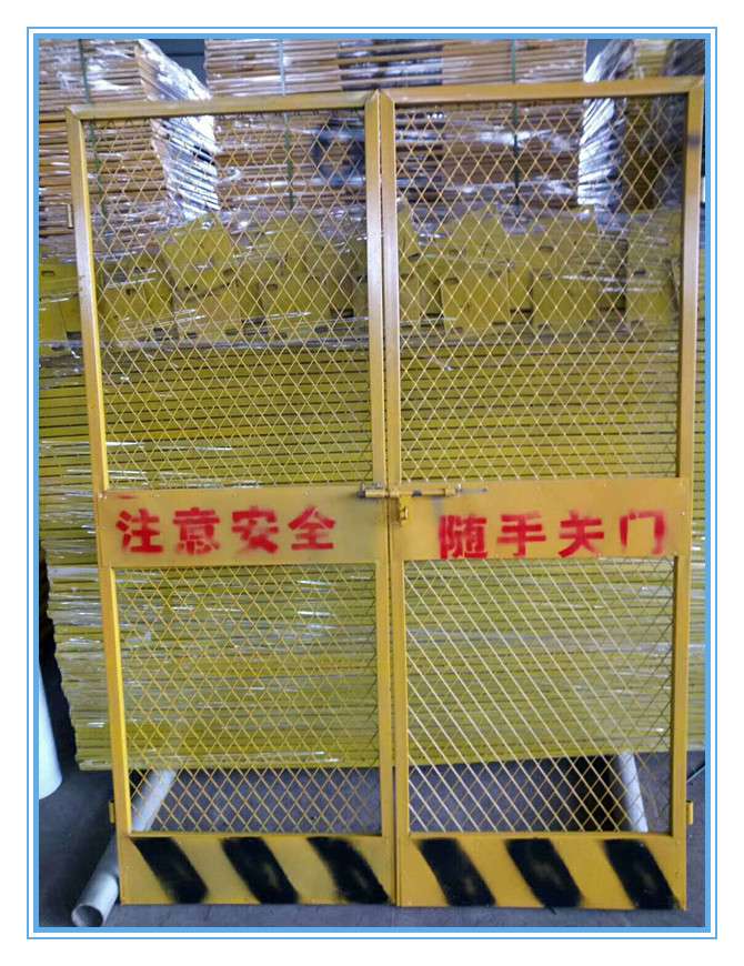 电梯防护门